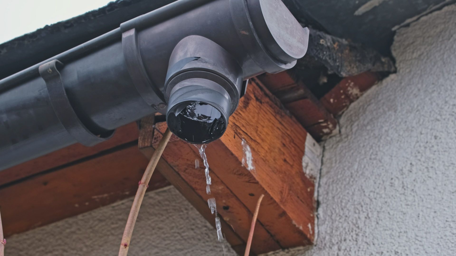Water leaking from broken gutter Poor rain gutter installation